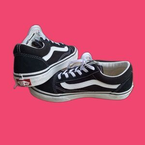 Van's Off-The-Wall Kid's size 3 Sneakers